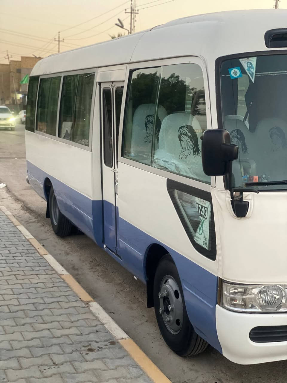 سلام عليكم كوستر موديل7  بس بجم بي بخار بيه صفحه كصيره بيه بس صبغ من مره باب لساليت مكفوله من ضربة كير مكينه مكفولات تبريد محور تخم تاير جديد منضومه غاز ٨٠ سياره بسمي سياره جاهزه كبل الشارع سعرها 230 بيه مجال مكان الكوت نتصال على رقم ***********
