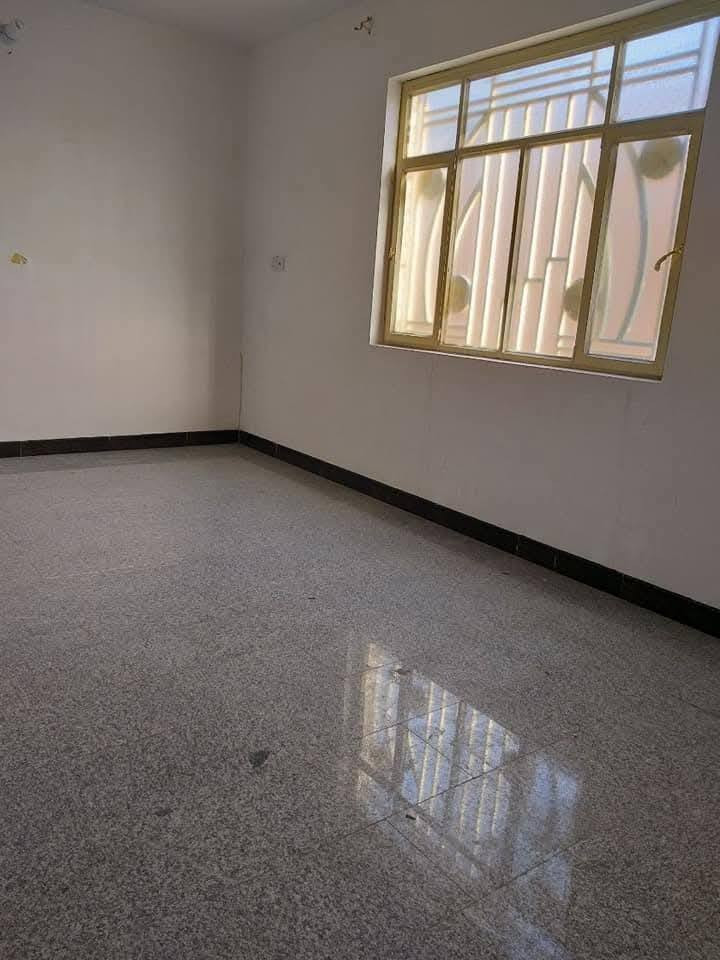 السلام عليكم
شقة للايجار مكونه من غرفه وصالة ومطبخ وصحيات منفصلة بناء حديث و مساحتها 80 م  وايجارها قفل 350 
والعنوان حي النقيب قرب مدارس الوارث التابعة للعتبة 
وللاستفسار الاتصال على الرقم التالي  ***********
