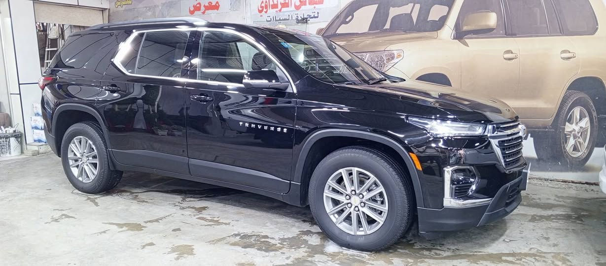 السلام عليكم ترافرس موديل 23
مواصفات Lt2  معروفة 
مفتاح التشغيل بصمة وتشغيل عن بعد 
3 قطع تبريد 
5 بصمات ابواب 
صندوق كهرباء 
كشانات الامامية كهرباء 
تدفئة بالكشنات 
تدفئة مقود 
سايد بريك بصمة 
شاحن موبايل واير ليس 
مخارج UBS
رادار امامي + تحديد مسار 
رادار جانبي نظام النقاط العمياء 
اشارة بالمرآة 
شاشة قاصة تدعم نظام الاندروي
كشافات امامية زنون 
حجم الاطارات 18 انج ويل كب 
حجم المحرك 6 سلندر  3600 
ناقل الحركة 9 نمر 
عداد المسافات الحالي 27000 الف مايل 
السيارة رقم بغداد الجديد انكليزي 
الضرر باب الامامي الايمن مبدل قطعة اصلية 
يوجد بارد خفيف في مؤخرة  الجاملغ  الامامي 
ايرباك كشن + بردات ضارب 
جميع صور المزاد مرفقة بالمنشور 
عنوان بغداد رقم الهاتف *********** بي وتساب
