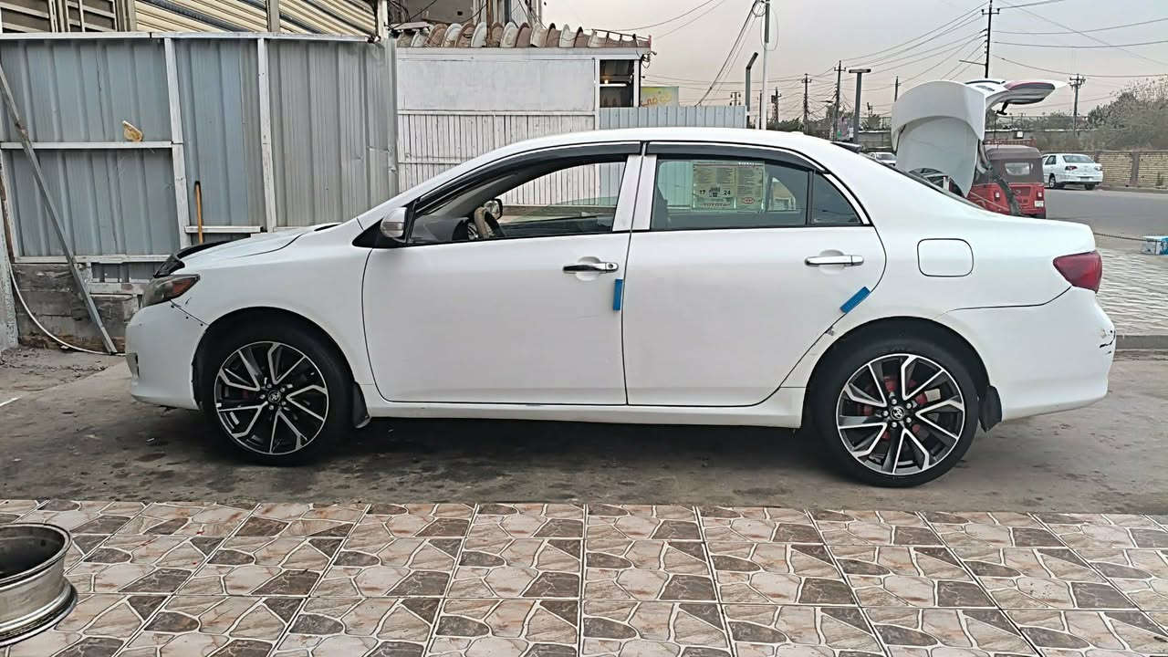 كورلا للبيع موديل 2009 امريكي محرك 1800تبريد ثلج رقم بغداد بيها ضرر قطعتين وصبغ حزام اثر شخوط بدون دواخل يعني القماره والتكم مابيهن صبغ /السعر 95 وبيها ***********مجال
