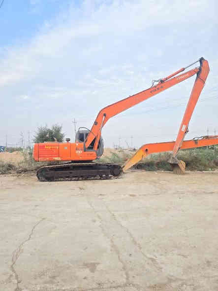 يالله سلام عليكم للبيع حفاره موديل 2006اصل مكفوله كفاله عامه حجم 210السي رقم اربيل سنويه 27تحويل مباشر حداده جديده سرفه 70جاهزه عل اخير مال جناي مكان ذي قار قضاء الرفاعي باغي الفاصيل اتصل وتدلل  ***********
