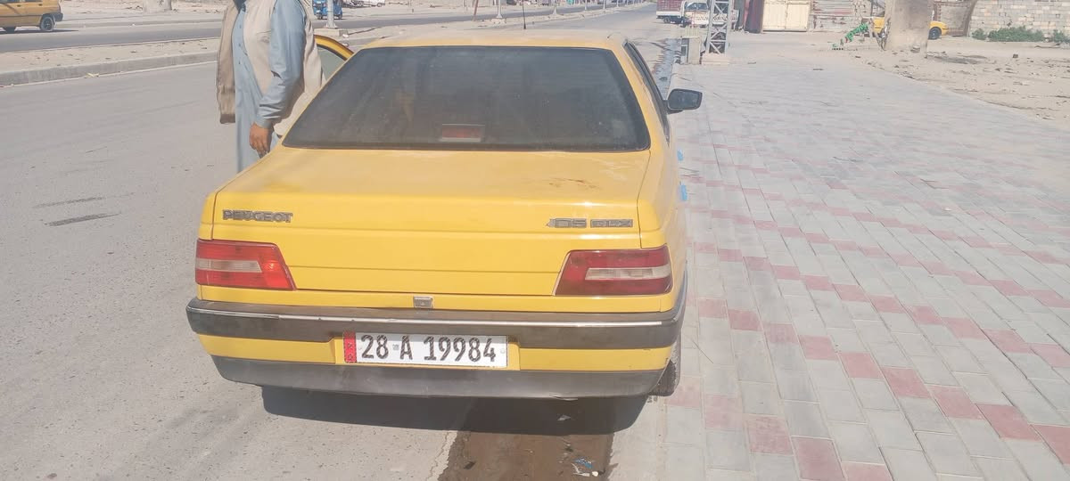 بيجو 405 موديل  2012
سياره جاهزه مكينه وكير شرط 
حداديه جديده كهربائيات كلها شغاله 
رقم نگليزي هزه ماصقطه مصفره هيئه وغرامات سنويه ماصاقطه دواخل وبطاين ودوشمه نضيفه كلش 
تخم تاير جديد سياره كل خياس مابيها لا دوس ولا جنطه 
 الف ماذب عليها سعر 33وبيها مجال ***********
مكان السيارة كربلاء...مكلف بلنشر غير متواجد علفيس اتصل على راعي السياره
