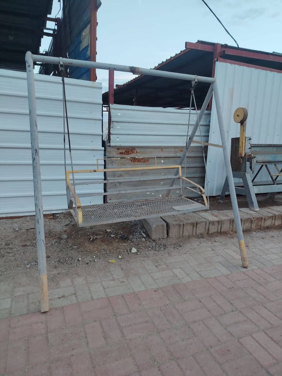 مرجوحة حديد كلش قوي بس رايدلهة صبغ مكان برمادي سعر 150 الف ‏‪***********‬‏
