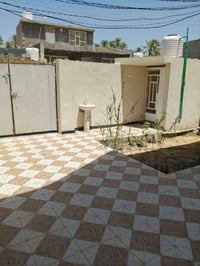 دار سكن زراعي للبيع في حي المتنبي خلف بيت الشيخ معد المساحه ٢٠٠م يحتوي...