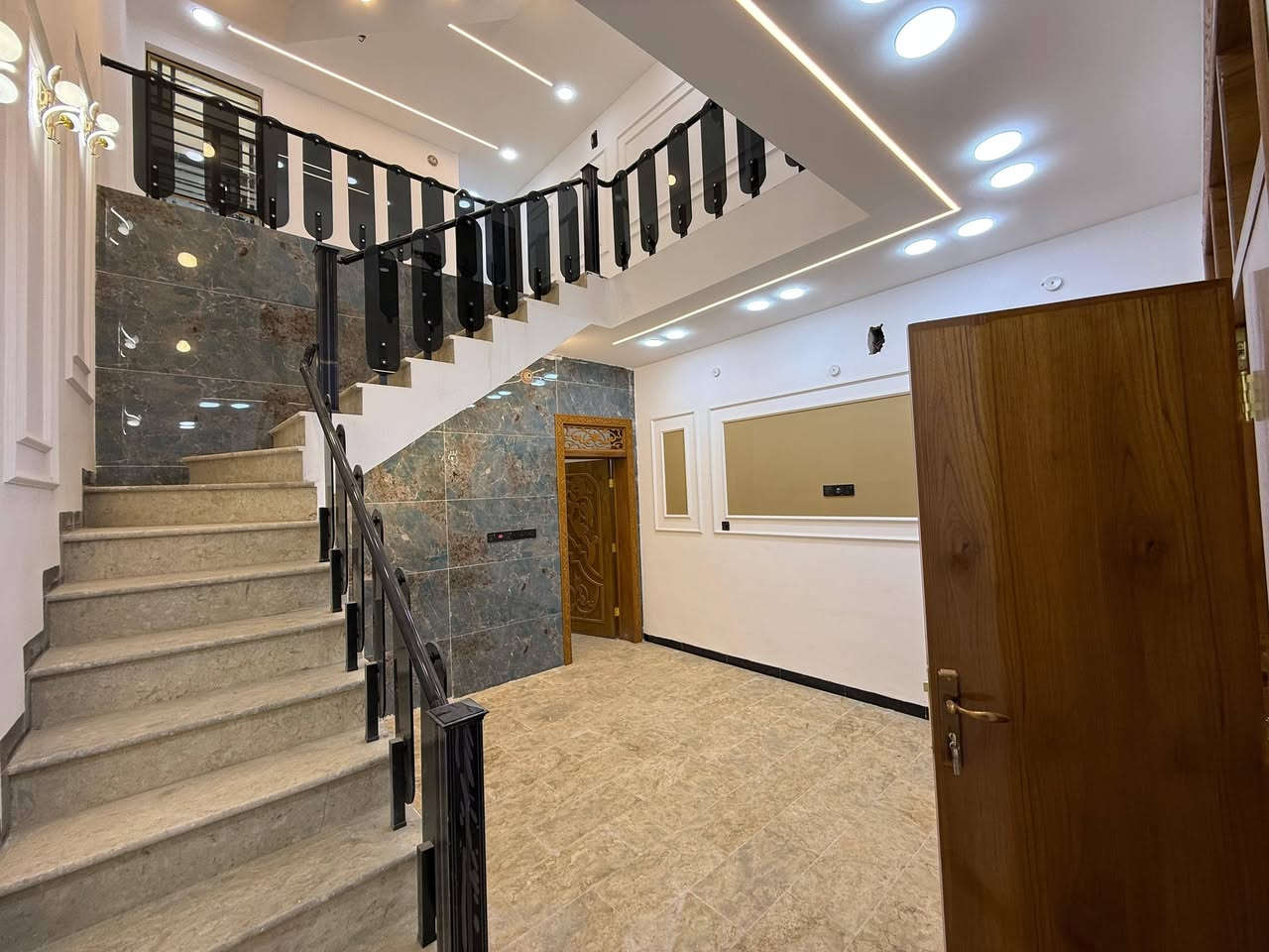 ‏‎‏‎دار  للبيع  النجف الاشرف
حي الجامعه
مساحه الدار  ١٠٠ م 
شارع ١٠ موقع ممتاز 
٣ غرف نوم
طابقين بناء حديث
قرب المركز الصحي

‏‎  للاستفسار مراجعة مكتب العطاء للوساطه العقاريه في حي الجامعه سايدين سلام-جامعه 
مقابل مجمع زيد و حسن

او الاتصال 
‏‎*********** (يتوفر واتساب)
