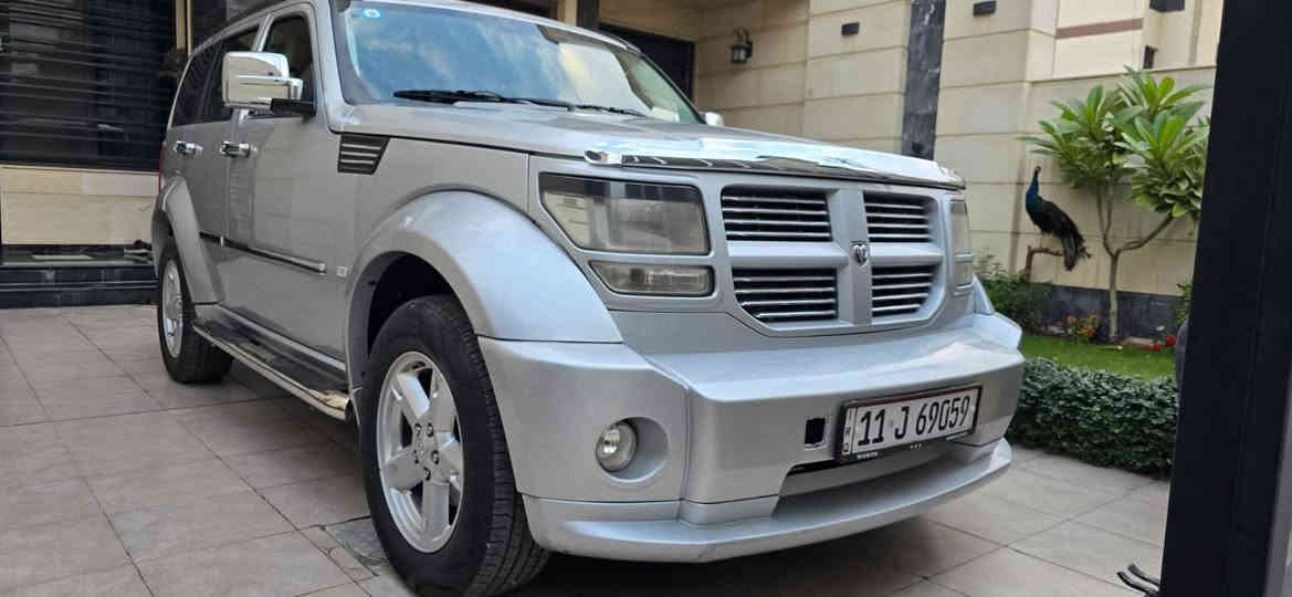 السلام عليكم
دوج نترو 2011 للبيع
السيارة خليجية مكفولة 
بدون صبغ بدون تبديل بدون بارد
فول مواصفات للاخير￼
فتحة سقف  
فور ويل

مكان بغداد المنصور
***********
***********
