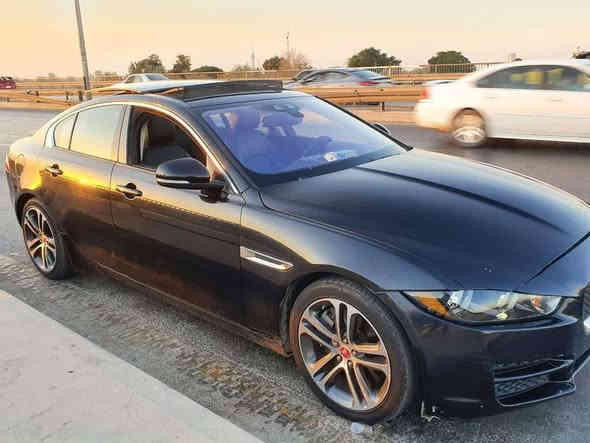 سلام عليكم جاكور رقم بغداد 
للبيع او مراوس 
سياره فول واحد ع واحد 
فئه XE
حادث جاملغ 
موديل 2017
السعر 130
رقم ***********
