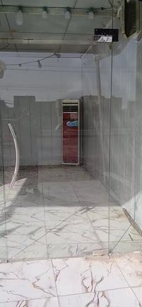 جام خانه للبيع العرض اربعه وعشرين سانت الارتفاع مترين ونص مع باب وقفال...