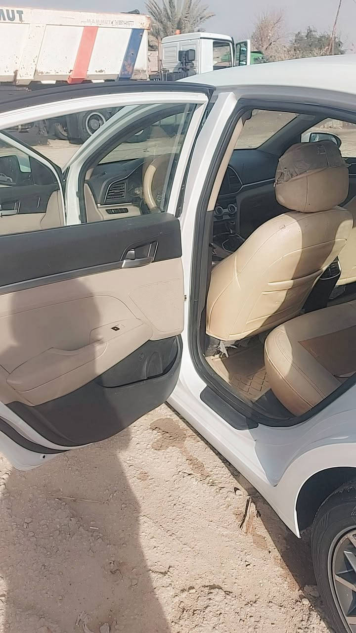 النترى موديل 2020 خليجي بغداد تحويل ثاني يوم بصمه فتحه مري شفط حساسات خلفي أمامي شاشه كامره مكينه 2000 كير محرك كفاله خشم البنيد صبغ وبارد قدر اربع أصابع باب العبري السعر 150وبيها مجال للشراي 
*********** العنوان ذي قار الشطره رجااا المو شراي لا يتصل ولا يعلق
