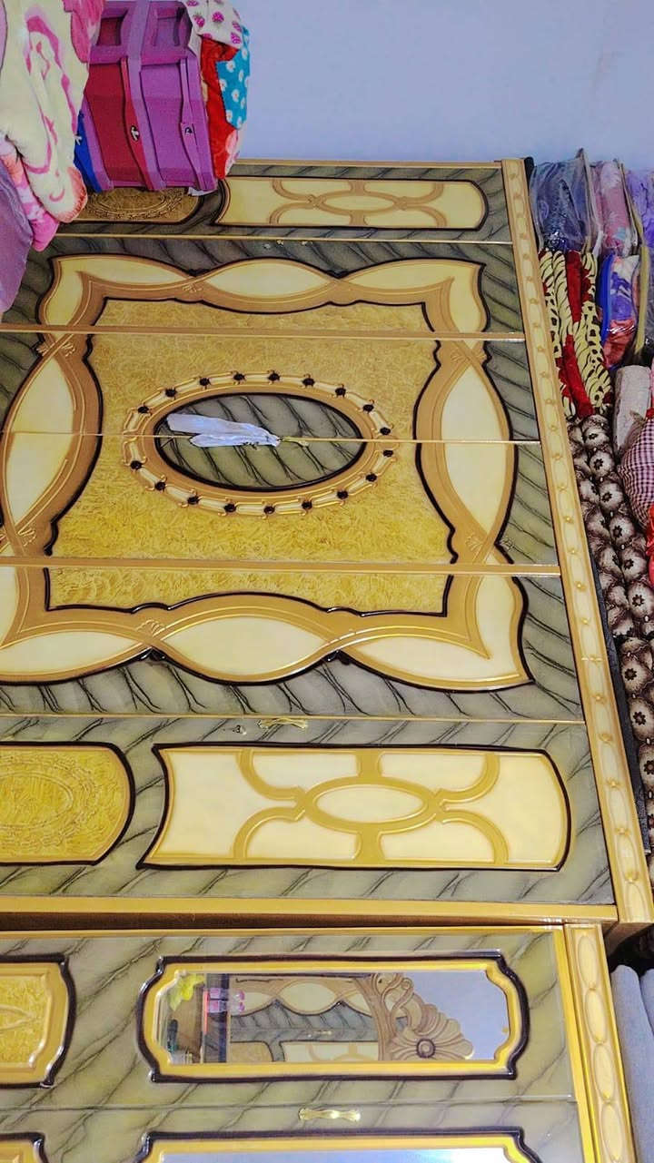 غرفه نوم للبيع متكونه من خمس قطع استخدام قليل نجاره عراقيه الاستفسار عله هاذه رقم *********** مراسله واتساب 

من رخصت ال دمن
