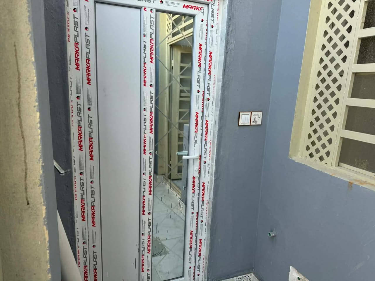 🏡✨ بيت للبيع – فرصة مميزة للسكن ✨🏡
📍 الموقع: الكوفة – حي ميسان، شارع الزوار
خلف سكله الكرعاوي
🔹 المساحة: 60 متر
🔹 التصميم: خرطة كربلائية مرتبة
🔹 نوع البناء: صب + طابوك نهروان
🔹 يحتوي على درجولة
💰 السعر: 33 مليون دينار
(قابل للتفاوض)
📞 للاستفسار والتواصل:
***********
⚡ فرصة مناسبة للسكن وبسعر مناسب
والله يكتب نصيب المشتري 🌹
