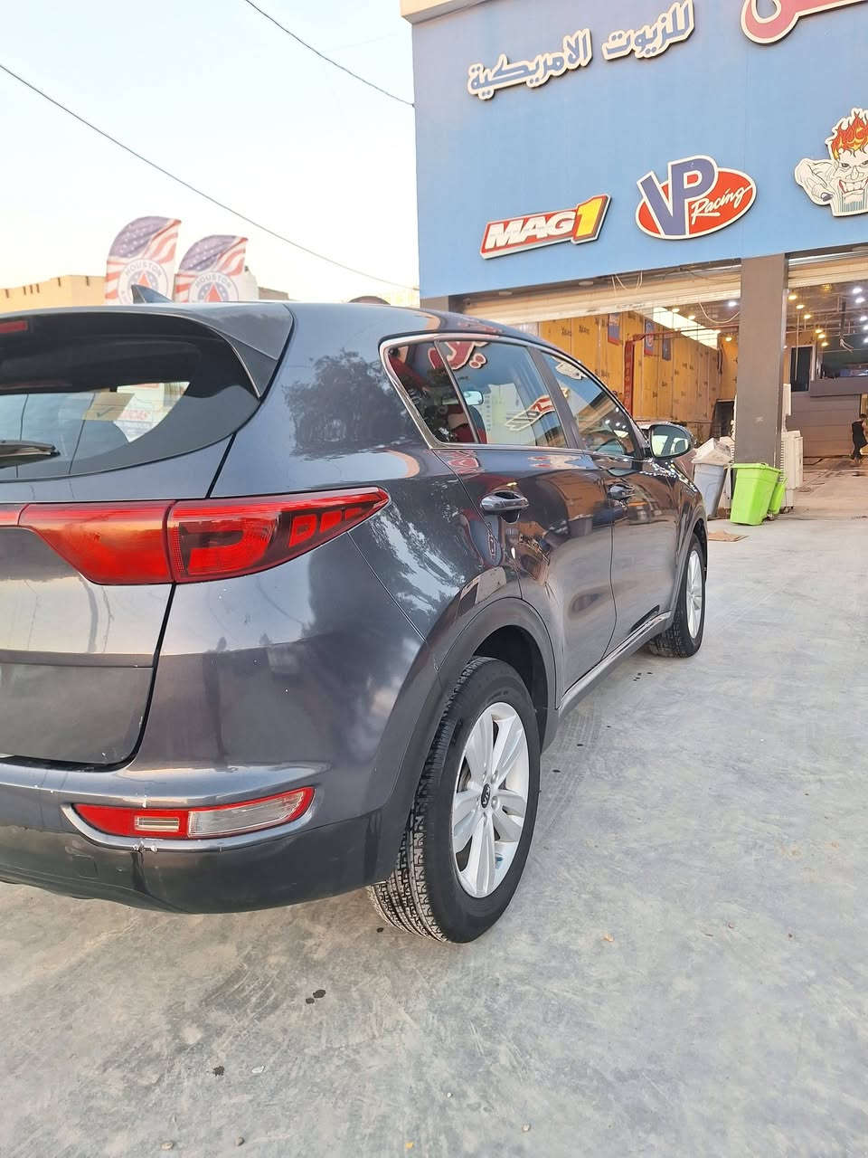 السلام عليكم
سبورتج أمريكي 2019 
محرك 2400 GDI
رقم بغداد انكليزي بأسمي 
كاميرا خلفية 
شاشة 
تبريد قطعتين
فور ويل درايف
فول تحكم استيرن 
شاشة اعطال 
مثبت سرعة 
حساس اطارات 
ويل كب ١٧
حادث أمريكا جاملغ أيسر أمامي وبنيد نفسهم راجعين ومصبوغين 
وبالعراق تبديل باب السائق نفس اللون وبارد شبر بالباب الخلفي 
السعر 135وبيها مجال 
***********
