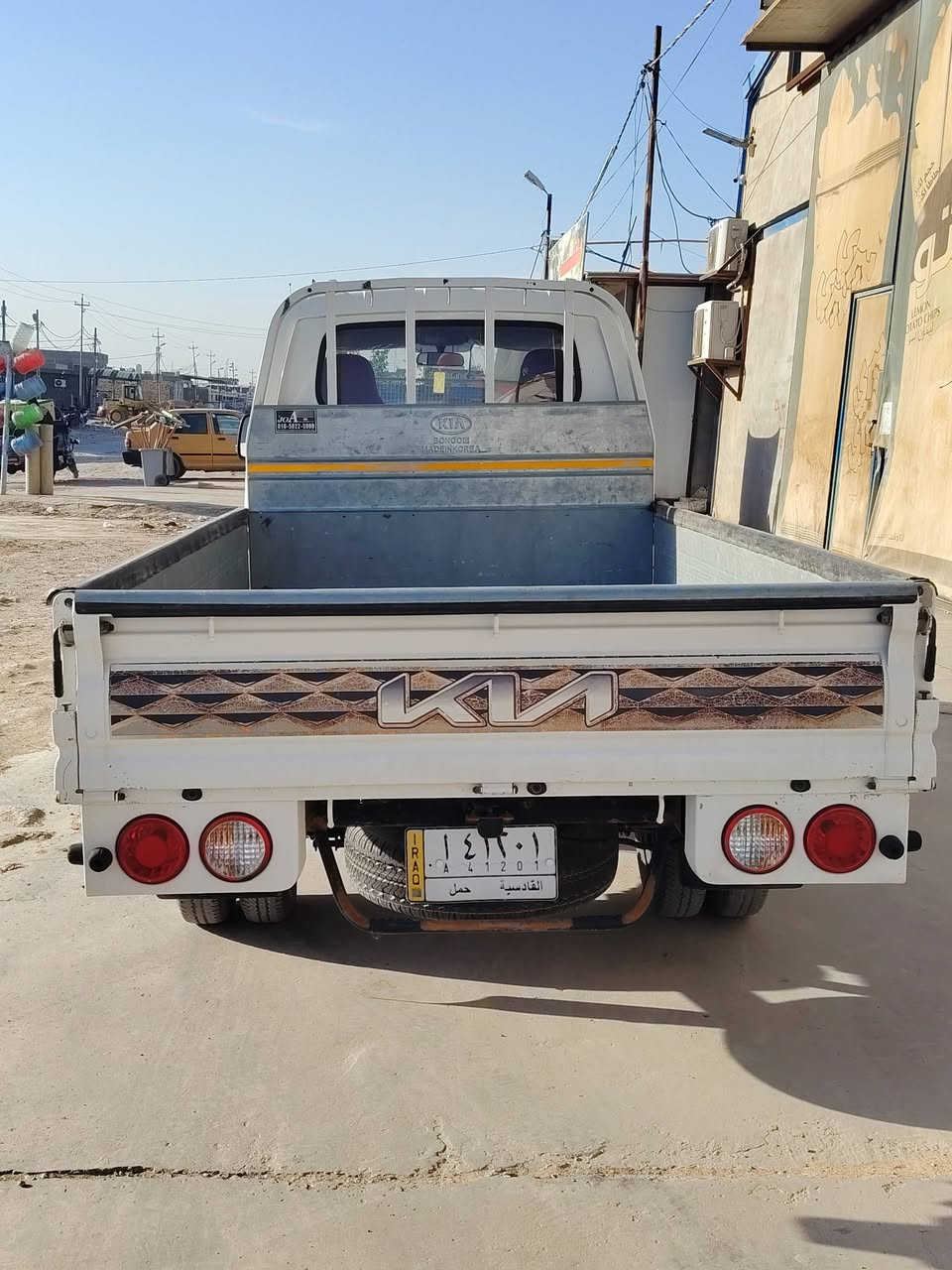 كية ٢٧٠٠ موديل ٢٢ رقم قادسيه السياره مكفوله من الظربه والصبغ والتبديل  لكن يوجد فيها حالوبات بسيطه العنوان ديوانيه رقم الموبايل *********** السعر 128 بها مجال قليل
