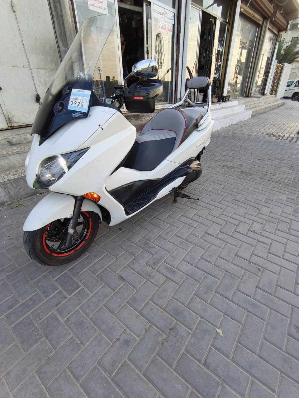 السلام عليكم دراجه فورزه صفر عشره عميه بلاد كله شغاله من طول لطول دراجه جاهزه سبايدر عالي جامه طويله لايت زنون عالي ناصي نضافه 90 بالميه العنوان البصره حي المهندسين سعر 11الاستفسار ***********بيع مستعجل
