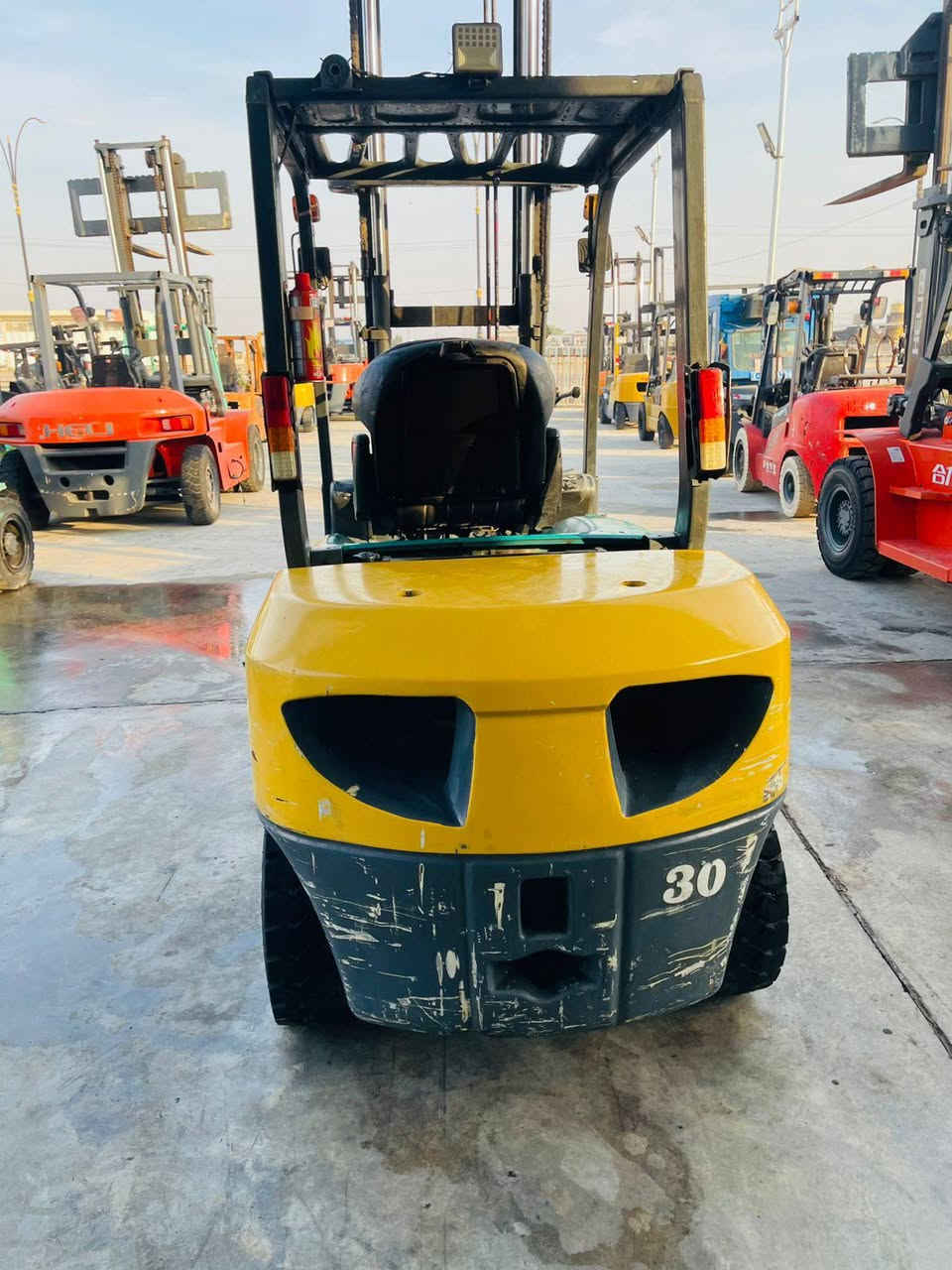 للبيع رافعه شوكيه كوماتسو 3طن 3حركات جوب حاويه موديل 2010 كير مكينه أكسل تخم تاير جاهزه للعمل بيه اوراق مزاد شركه الببسي
***********
***********
