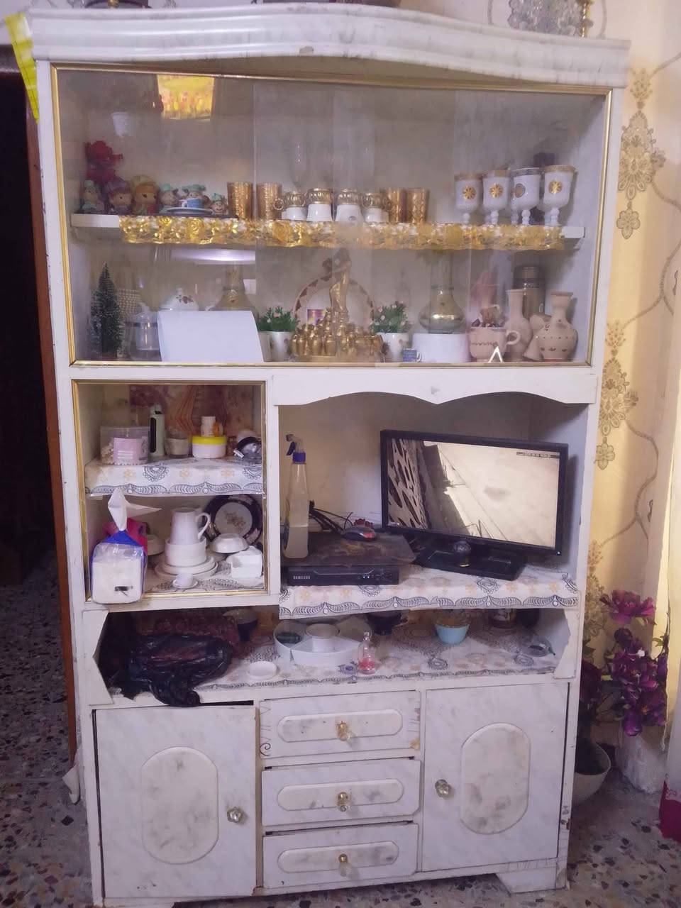 تخم 5 مقاعد كراسي 2. وقنفه ثلاثيه 
السعر 150
معرض تركي 60 الف Colombo, Sri Lanka


**إذا كنت صاحب هذا الإعلان وتريد حذفه لأي سبب، رجاءا أرسل رسالة إلى الدعم الفني**