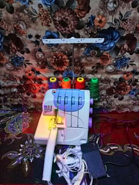 مكينه اوفر 4 خيط خياطه حلو نضيفه حيل مستعملة شي قليل 07771382553 07512...