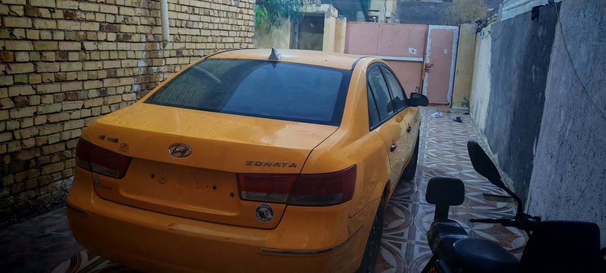 سلام عليكم للبيع سياره سونتا خليجي مديل ٩ رقم واسط بيها جاملغ امامي تبديل مكينه ٢٤٠٠ سياره حلوه خير من الله عوزها تايرات وصونده مال تبريد فقط  حداديه ورا كدام نفض سعرها ٧٧ وبيها مجال لاستفسار ***********
مكاني كوت مركز مدينه
