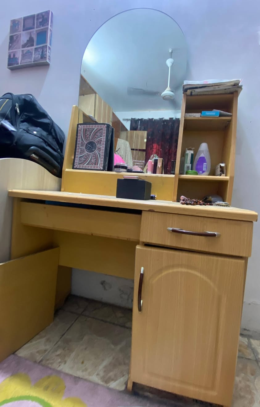 كنتو +ميز تواليت للبيع
السعر ١٠٠ الف
المكان النجف
الاستفسار أكثر على الرقم ***********
