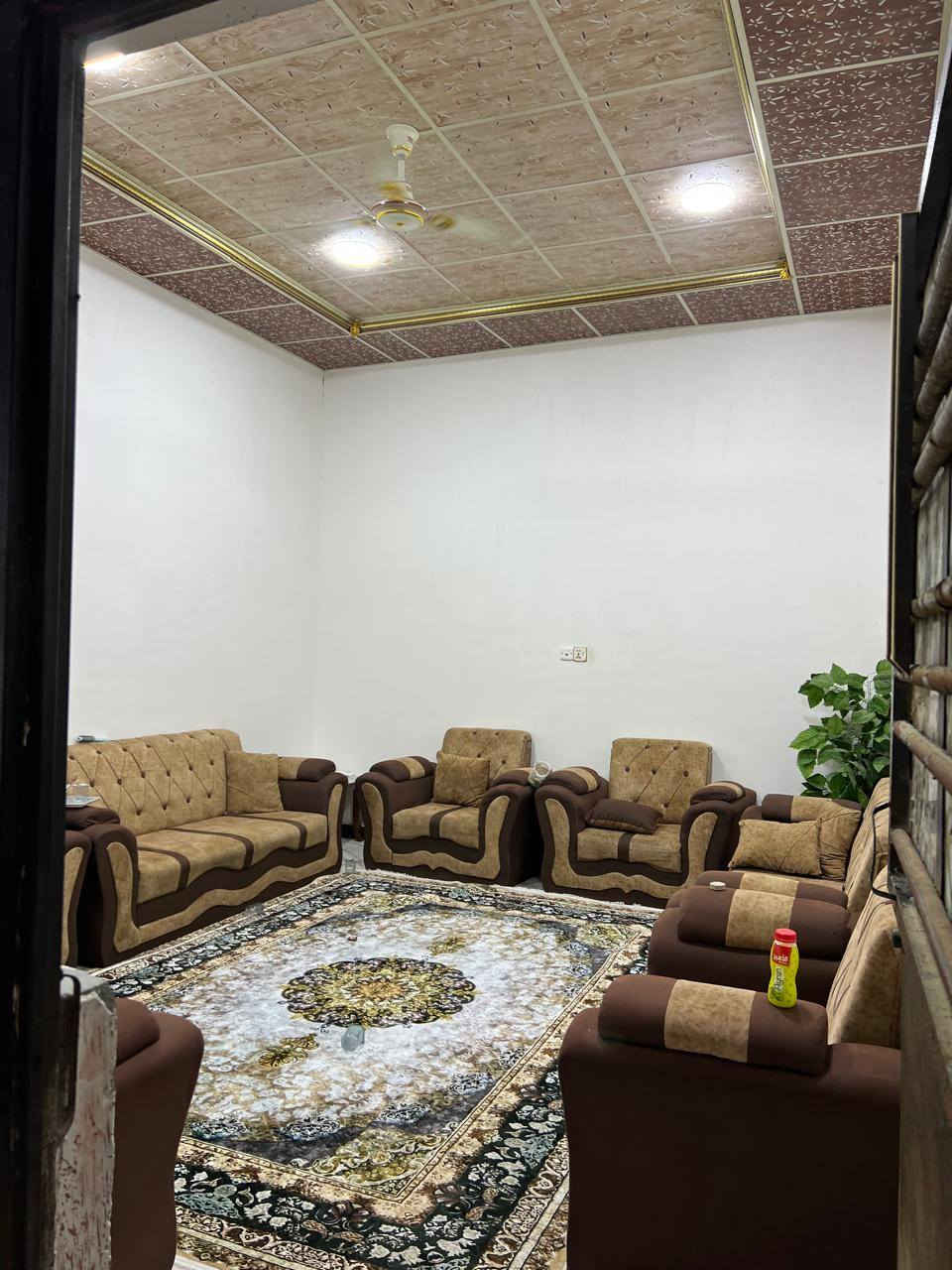 #اسعد_الله_اوقاتكم_بكل_خير⁉️👋 
#البصره 
هاتف ☎️ *********** ☎️
دار للبيع 
مساحه 170 م 
أم النعاج مقابيل حي بغداد 
طابو زراعي عراقي سند 25 
وكاله و نسخ من طابو و مكاتب 
غرف نوم عدد 2
ديوانيه 
صاله 
مطبخ 
صحيات 
حديقه خلف البيت 
خلف البيت نهر جاري
بناء بلوك شارع 8 م 
ماء كهرباء مدارس نت 
السعر 90 و بي مجال بسيط 
هاتف ☎️ *********** ☎️
