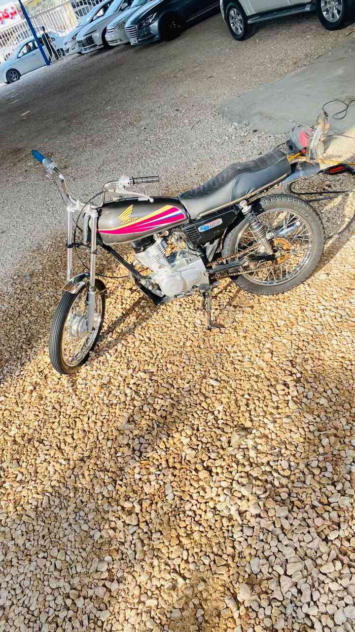 سلام عليكم دراجه لبيع. مكينه 24 سيجي نامه.. وشاصي 18تايكر اصولي اصولي  .. سعر 650وبيه مجال.  مكاني ديوانيه  . رقم.. ***********
