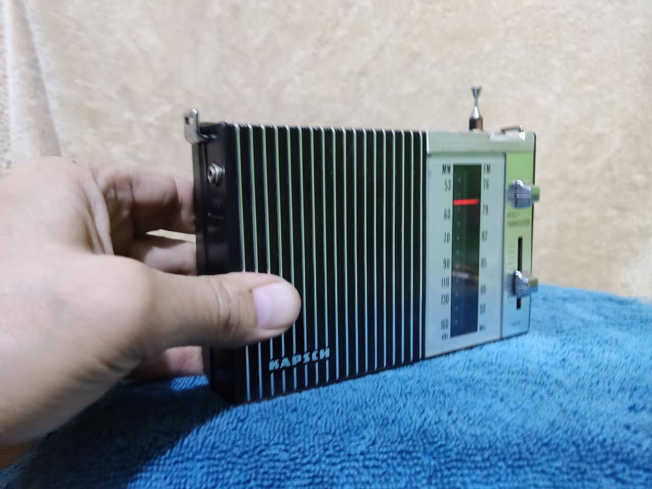 تابع الفديو رجاء
ياباني اصلي
شرط الشغل 
موجتان am fm 
ال fm من ٧٦ لل ٩٠
٣٥ الف


**إذا كنت صاحب هذا الإعلان وتريد حذفه لأي سبب، رجاءا أرسل رسالة إلى الدعم الفني**