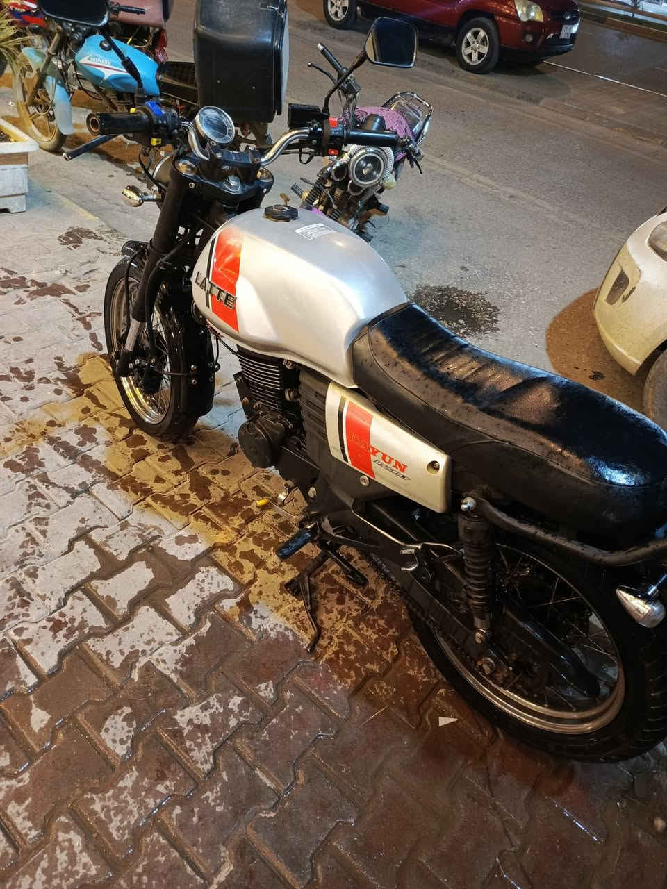 السلام عليكم دايون لايتي موديل 20 اوراق اصولي وصل معرض محرك 200 دراجة نضيفة ماعوزهة كلشي استخدام شخصي مكينة ناعمة مكاني كربلاأ حولي مستشفئ الكفيل رايدهة 1100 خاص ممتواجد فقط اتصال ***********
