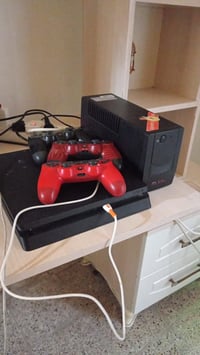 🎮 للبيع بلاي ستيشن 4 (PS4) السعر: 300 ألف دينار، وبيه مجال الجهاز بحال...