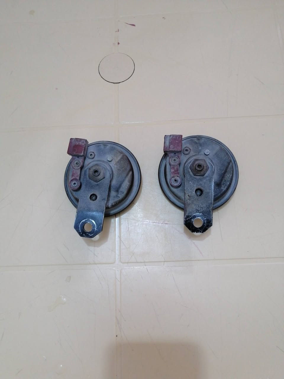 سلام عليكم
هورنات سيدانة للبيع فيشة حمرة
السعر 200
الاتصال على الرقم ***********
