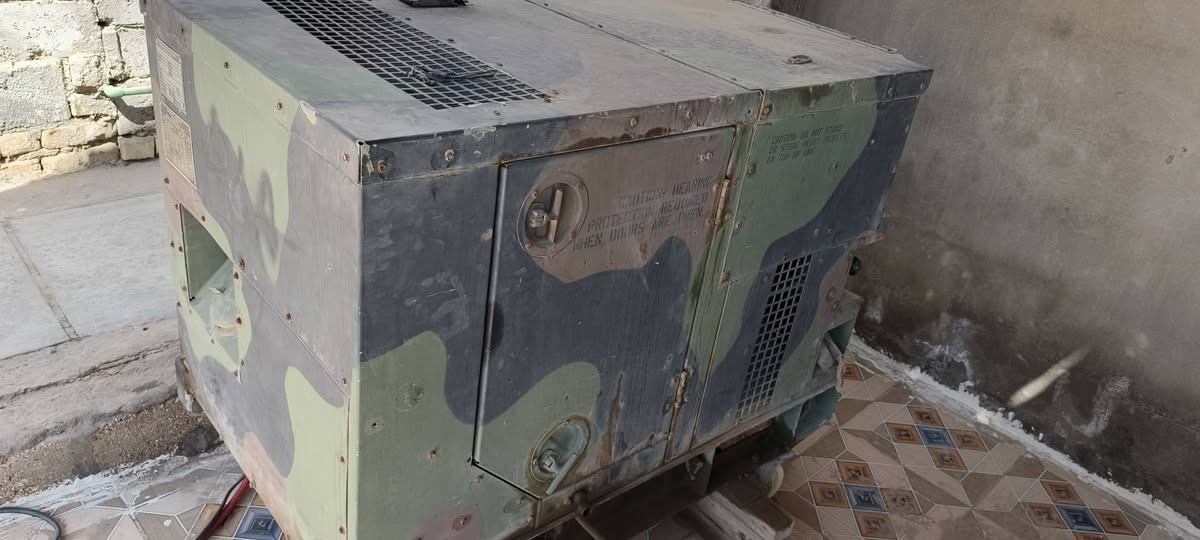 السلام عليكم 
 مولده كاتم كاز  نضيفه وشغاله 
برغي ما مفتوح بيها ومستخدمه فتره قليله 
 20 انبير 
السعر المطلوب 30 ورقه وبيها مجال قليل 
للاستفسار: ***********
