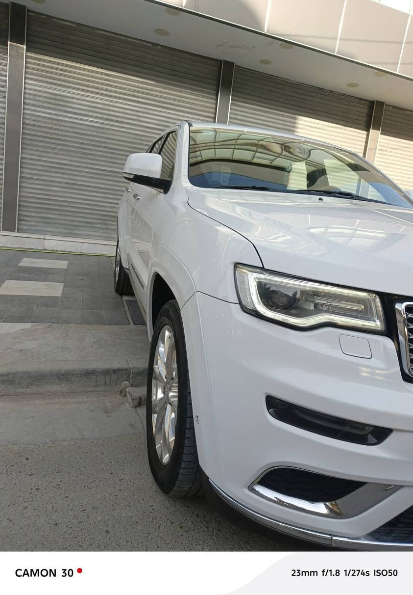 (جيب كراند شيروكي ( خـليـجـي ) لون أبيض )
(موديل2021 فول مواصفات وكالة هارلم)
(المحرك : V6.  3.6L دفع رباعي 4x4 بانوراما)
(رقم بغداد بسمي الجديد 11 تحويل ثاني يوم )
(سياره جديده       
 (سياره ماشيه  88 الف كيلو متر 
(سياره بيه صبغ جاملغ خلفي  )
(السيارة وكالة )
(موصفات فول 1/1 )
*رادار امامي وجانبي )
* نقطة عمياء .)
*داخل اصلي )
* دفع رباعي 4x4 . )
* فرش المقاعد من الجلد . )
*صفي المقاعد الأمامية كهربائية .)
* ذاكرة لحفظ وضعيات الجلوس . )
* صفي المقاعد الأمامية مع تدفئة . )
* صف المقاعد الخلفية مع تدفئة . )
* ويل قياس 20 انج .)
* مقود السائق كهربائي . )
* تدفئة ستيرن . )
* سقف بانوراما .)
* شاشه كبيرة 8.4 انج .)
* نظام الملاحة (GPS) . 
* نظام خاص للطرق الوعرة . )
* مصابيح امامية زنون . )
* المصابيح الأمامية مع LED لايت . )
* كشافات ضباب بروجكتر زنون . )
* تشغيل عن بعد .)
* صندوق كهربائي )
*  حساسات أمامية . )
*  حساسات خلفية .)
* كاميرا خلفية .)
* بخاخ ماء لتنظيف المصابيح الامامية .)
* مرايا بخاصية التعتيم الذاتي . )
* مرايا جانبية قابلة للطي . )
* بلوتوث تلفون . ؟
* محدد سرعة . )
* نظام تشغيل واطفاء اوتماتيكي للمحرك للتوفير من صرف الوقود . ( Auto Start System ) .
* نظام بريك اوتماتيكي ( Auto Break System ) .
(مكان سياره الكراده العرصات )
(السعر 290 وبيه مجال  )
(للاستفسار اكثر ***********   ***********
