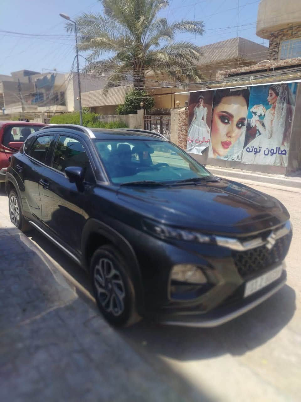 للبيع سيارة سوزوكي فرونكس نسخة GLX-Hybrid موديل 2025، سيارة عصرية، اقتصادية جداً، وبحالة المصنع تماماً. السيارة بحالة ممتازة واستخدام خفيف جداً، وجاهزة للاستخدام.
المواصفات:
 المحرك: هايبرد (نظام هجين) موفر جداً للوقود.
 الموديل: 2025.
 المسافة المقطوعة: 2,570 كم فقط (عداد حقيقي).
 ناقل الحركة: أوتوماتيك.
 اللون: أسود.
 معدل استهلاك الوقود: 11.5 كم/لتر.
 تصميم SUV عصري وأنيق.
 مقصورة قيادة مريحة وواسعة.
 شاشة وسائط متعددة متطورة.
 عجلة قيادة متعددة الوظائف.
 نظام أمان متكامل.
 
السعر:
24,000,000 دينار عراقي (أربعة وعشرون مليون)
ملاحظات:
 البيع نقداً (كاش).
 السيارة جاهزة للتحويل وبدون أي نواقص.
للتواصل والاستفسار:
يرجى الاتصال على الرقم: [***********]
المكان: [بغداد،شارع المغرب]
