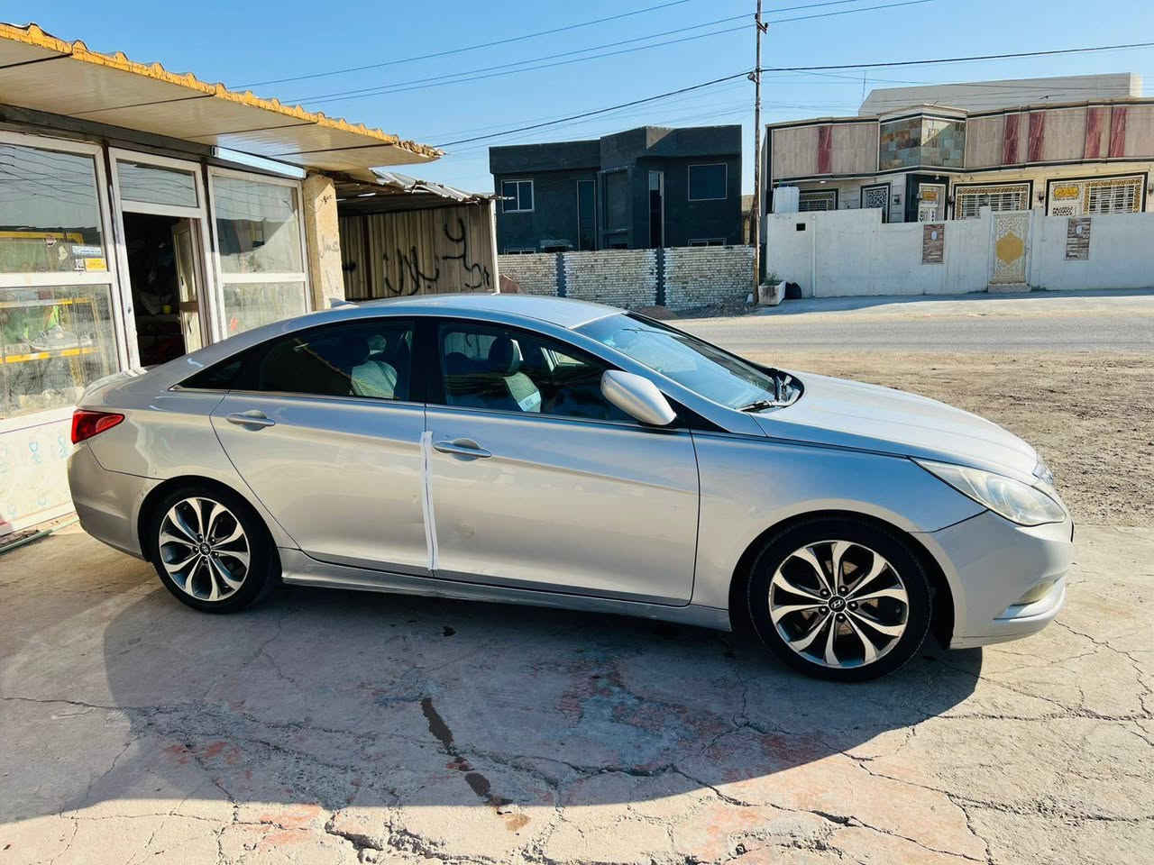 السلام عليكم من رخصة الادمن المحترم  سوناتا امريكي موديل 2013 رقم بغداد دولي هزه وسنويه جديده السياره باسمي بيهه فقط طخه بالبنيد من فوك ومبدل فقط فقط السياره ليبل واحد مكينه وكير خير من الله تخم تاير ويل كب 18 نوع العنكبوت كروم بالكامل السياره على البلاد  تحكم ستيرن جهتين  دكم الجام اوتو  السعر 110 بيهه مجال بسيط للشراي الصحيح  للاستفسار  ***********
