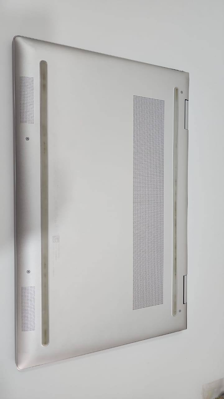 💰🔥 السعر: 700 ألف فقط 🔥💰
💻✨ لابتوب فخم وعملي – HP Envy x360 15 ✨💻
إذا تدور جهاز يجمع بين القوة + الأناقة + المرونة… هذا هو الخيار المثالي 👌
━━━━━━━━━━━
🚀 المواصفات:
🧠 المعالج: Intel Core i7 – الجيل 13 (i7-1355U)
⚡ أداء سريع وممتاز للاستخدام اليومي والشغل الثقيل
💾 الرام: 16GB DDR5
🔥 سرعة عالية (5200MT/s) – فتح برامج بدون تهنيج
💽 التخزين: 512GB SSD
📂 مساحة كافية + سرعة إقلاع خرافية
🎮 كرت الشاشة: Intel Iris Xe Graphics
💾 كرت شاشة داخلي: 128MB (أساسي) – يوصل أعلى حسب الاستخدام (Shared)
🎨 مناسب تصميم خفيف، مونتاج بسيط وألعاب متوسطة
🖥 الشاشة: لمس + يدعم القلم
🔄 جهاز 2in1 (يشتغل لابتوب + تابلت)
━━━━━━━━━━━
💎 المميزات:
✔ تصميم أنيق وفخم من HP
✔ شاشة لمس مع دعم القلم (10 نقاط لمس)
✔ خفيف وسهل الحمل
✔ مناسب طلاب + دوام + استخدام يومي
━━━━━━━━━━━
🛡 الضمانات:
✔ فحص كامل أمام المندوب
✔ ضمان استخدام
✔ أي خلل مصنعي يتم الاستبدال
━━━━━━━━━━━
ملاحظة توجد طخه خفيفه بالزوايا بدون تأثير على أداء الجهاز 
الصور واضحه امامكم 
📲 للحجز والاستفسار: راسلنا واتساب
📞 ***********
