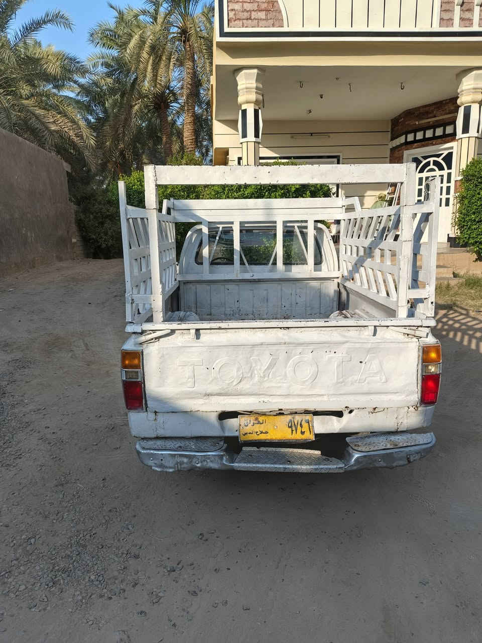 سلام عليكم  سياره للبيع تيوته موديل 82    محرك وكير عله وضع شركه ولسعر 17ورقه وبيه مجال رقم الهاتف لعنوان شاطه لتاجي  قرب جامع شيخ حمد  ***********
