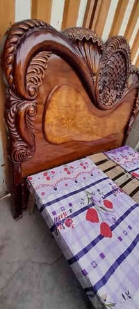 تاج تركي والكشنات نجار شغل عراقي سعره 50 الف وبيه مجال للاتصال رقم  07...