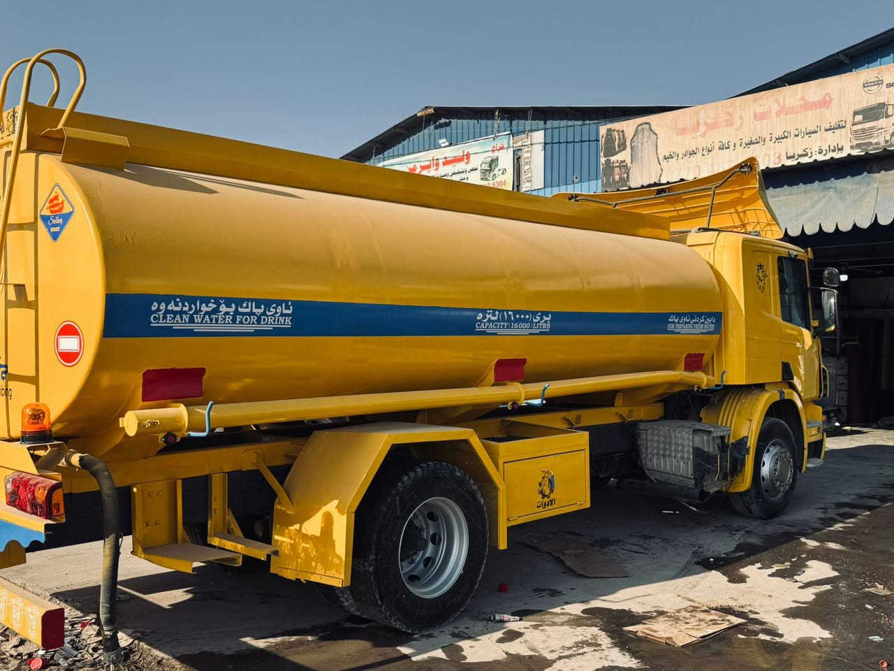 سلام عليكم للبيع الفين و 6.  سنويه ل30 شرط التحويل 
مكينه 420 كير 3/3 تانكي مغلون 16الف سياره بلاديه وجاهزه للشغل مكان السياره البصره الكرنه الاستفسار ***********
