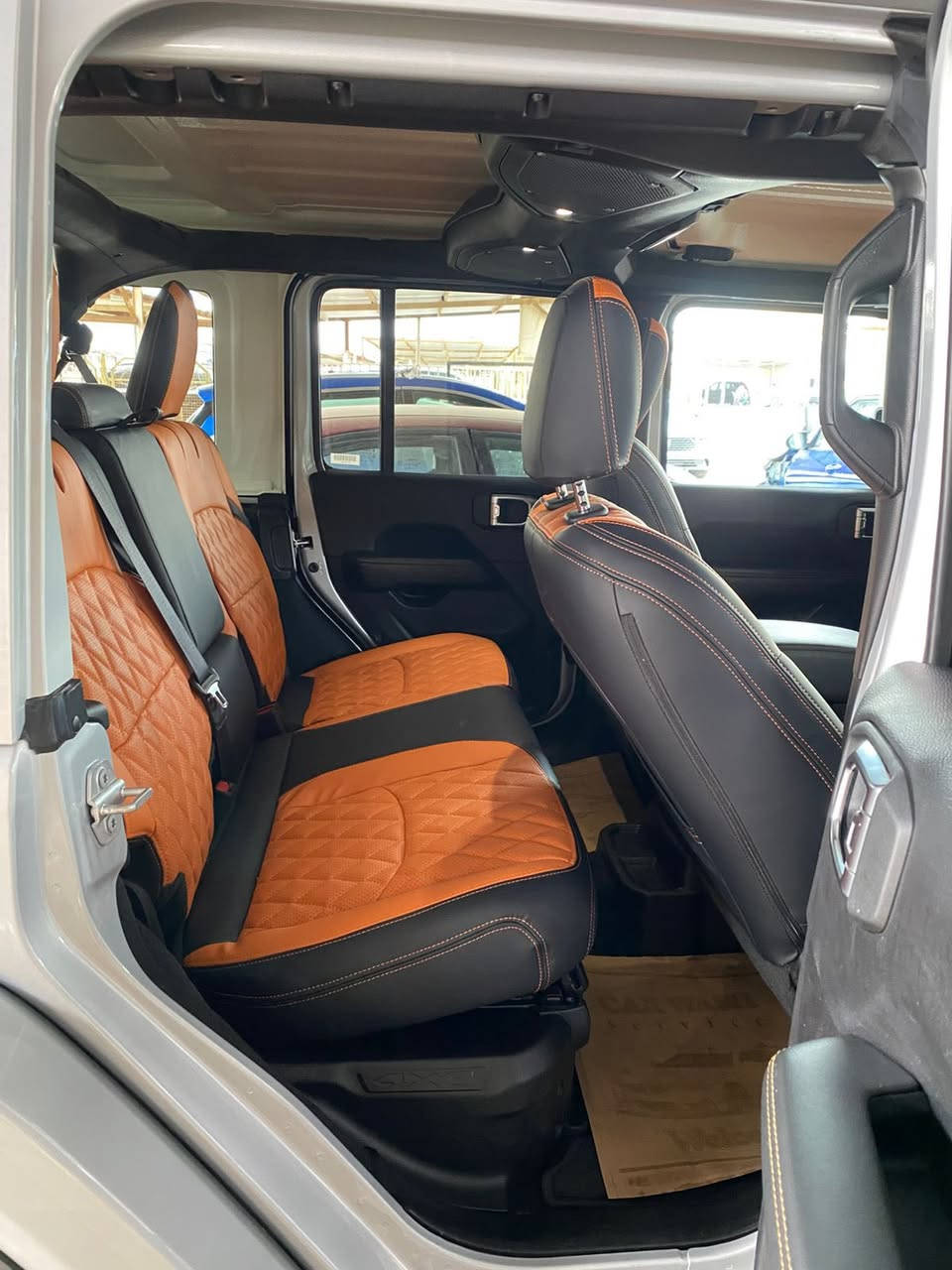 جيب رانكلر 2024
لون سلفر 

هايبرد بلكن 

صحارى 

ماشيه 29 مايل

حادث بسيط مرفق سطحي 
تبديل باب خلفي نفس اللون بدون صبغ بدون دواخل وبدون ايرباك

بصمه ابواب وتشغيل وبك لايت ليد وداخل جلد بلاد

السعر مطروحه ب 280$
واصل بغداد كتاب شهداء 300$

مكان السياره المنطقه الحره شارع20شمال 

للتواصل
الرقم العراقي
***********
الرقم الاردني 

+962 7 9957 7728
