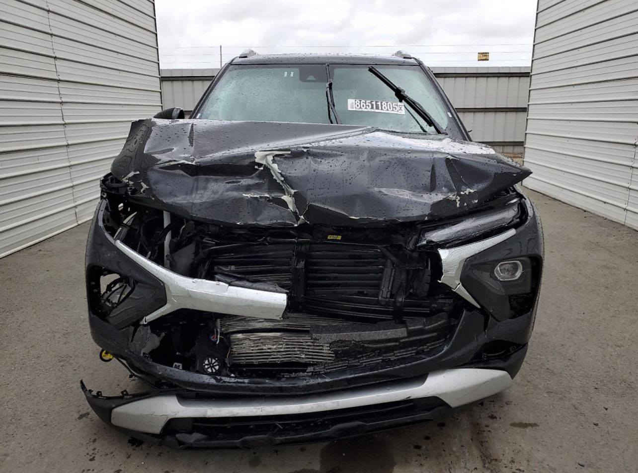 سلام عليكم عندي تلي بلايزر للبيع مديل 2025 سياره حالين بل شحن الي يريده يتصل بسعر مناسب حيل ***********
