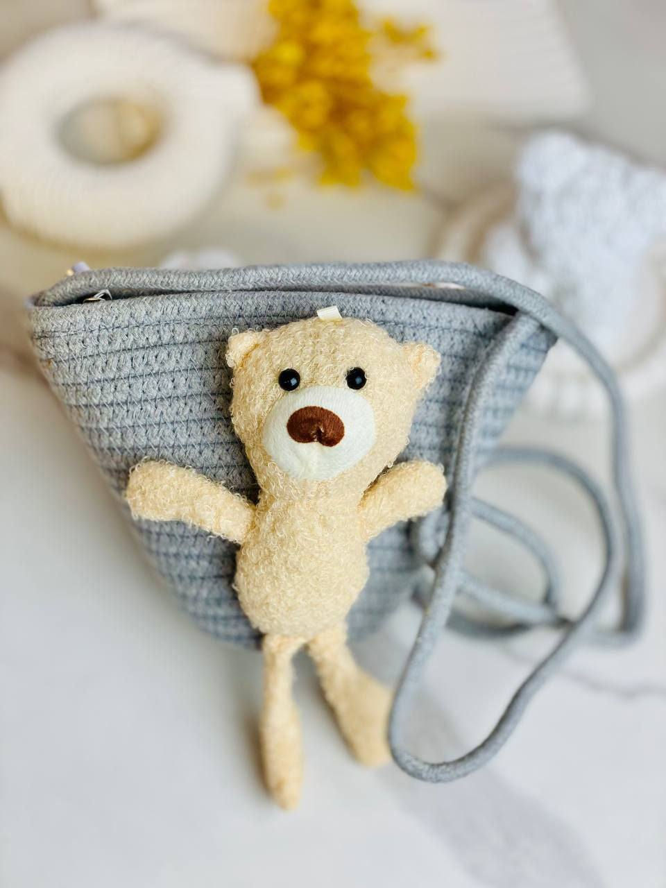 الجودة عنواننا 🇮🇶✌️

أفخم الحقائب النسائية 👜👜

حقيبة دزاين جديد لموسم 🌻2025🌻 

حقيبة نسيجية على شكل الدب اللطيف 🐻‍❄️🐻 حقيبة سحاب كتف كروس بودي منسوجة من القطف الطبيعي الناعم القطني وبالأضافة الى الدب اللطيف القطني 🤭🤭

السعر  ٧  الاف 
🚘 يوجد خدمة توصيل لجميع محافظات العراق ٤ الاف 🚘


**إذا كنت صاحب هذا الإعلان وتريد حذفه لأي سبب، رجاءا أرسل رسالة إلى الدعم الفني**