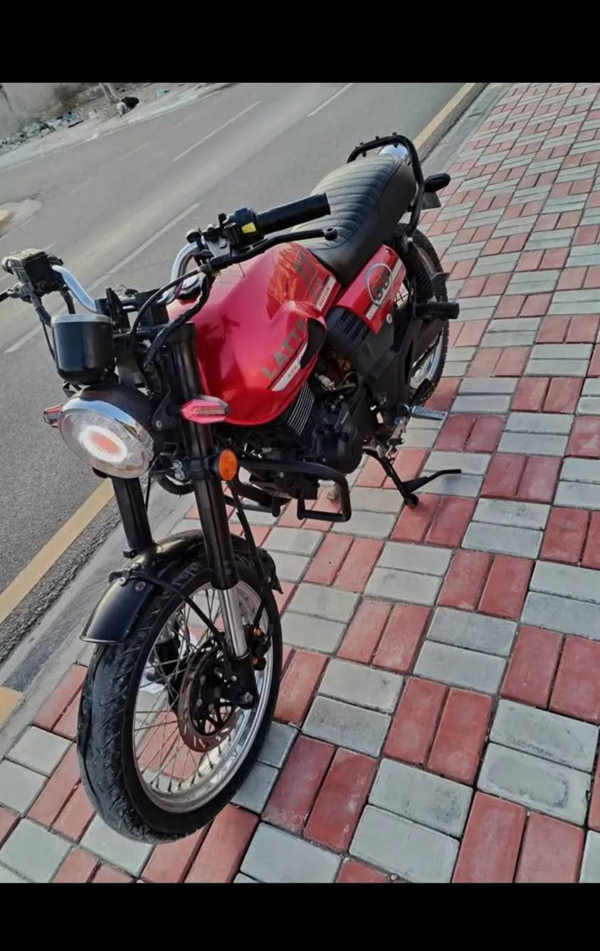 سلام عليكم دراجه دايوان لايتي
دراجه نضيفه وحلوه مكينه ممفتوحه موديل 20 طالعه ب 21 
اوراق اصولي وصل معرض بيها كبل لترقيم اتصل وبيك خير وتدلل ***********
