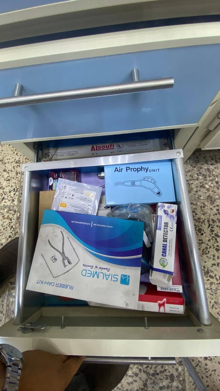 عيادة اسنان😍 بيع مستعل 🌹
⭕️بسبب هدم  المجمع الطبي  ⭕️
📍بغداد - ابو دشير 🧿🪬
💸٤مليوووون و ٧٥٠ قفل 🔒 💸
2 جير smart + Lc300✅✅
🩻🩻🩻
اشعه بورتبل +سنسر + لابتوب 
اوفن 📺
ادوات حشوات + جراحه 🛠️⚒️⛓️
***********
