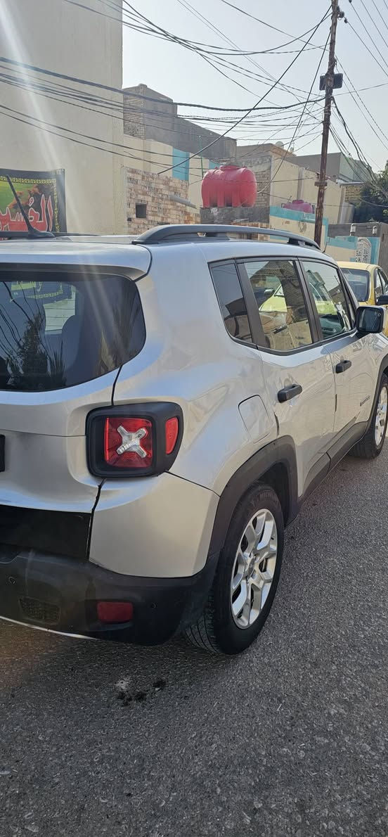 جيب رنجيد 2017  رقم بغداد باسمي حادثها خلفي خفيف
اذا عدك مراوس بسياره 
ب 125$ مع المجال   
ماشيه 201 الف كم بيها منظومه غاز
مواصفات اللاتويت المعروفه 
شاشه صغيره 
محرك 2.4cc 
تدفئه تبريد 
بصمه جنطه وتشغيل وابواب 
سايد بريك بصمه 
وبقيه المواصفات المعروفه
حادثها الجاملغ الخلفي وشويه من الجنطه 
  مكانها النجف الاشرف 
رقم التليفون 

***********
