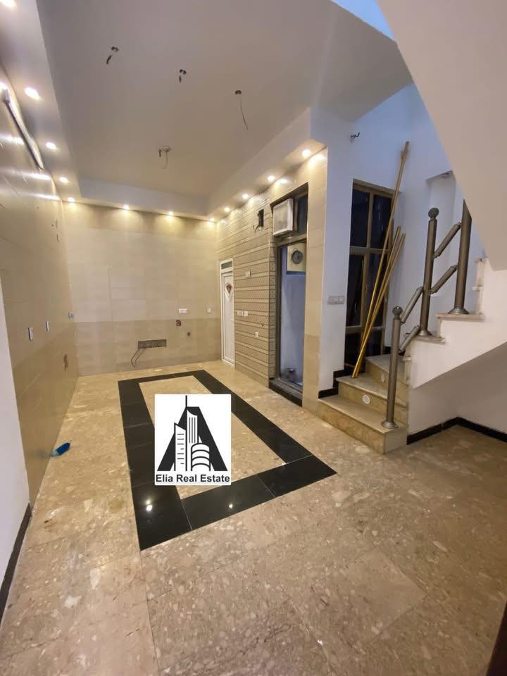 مكتب إيليا للعقار
للأيجار في السيدية

بيت مساحه 50 متر جديد جداً 

يحتوي على استقبال ومطبخ وصحيات

وغرف نوم عدد 2 سويتات 

وبيتونه وسطح 

موقع قرب شارع الامن 
للاستفسار
 ***********
