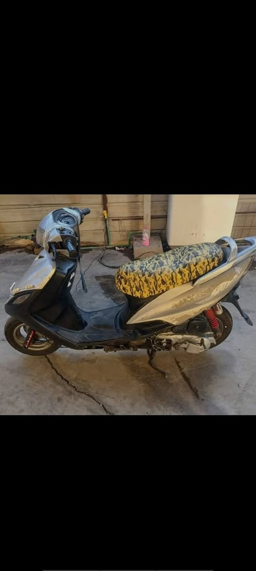 سلام عليكم ماكس ثعلب 140 دراجه مكينتها تخبل فقط دبل امامي تعبان وباتري سلف وهندر كهربائيات شغاله اي نقص مابيها سعر 275 وبيها مجال بسيط ***********
