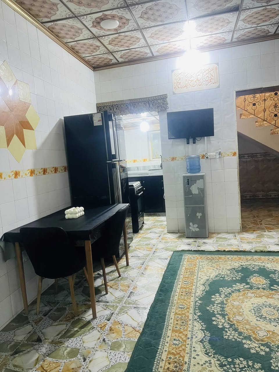 بيت للبيع في مدينة الزوية مساحة ٣٣٠ متر يحتوي على غرفتين وصالة وحمام ومطبخ واستقبال وحديقة وكراج لاستفسار على رقم ***********
