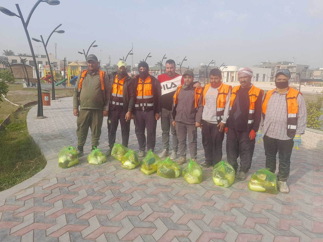 #كرم_اهالي_مستمر 
#مساء_الخير
بفضل الله وبفضل الخيرين الشرفاء الداعمين لنا بكل حاله انسانيه 
واليوم فريقنا تكفل بشراء السلات الغذائيه وتوزيعها على مهندسي النضافه طبعاا هاي الشريحه فعلا مستحقين المساعده 
لان ناس رواتبهم قليله اولا ... وثاني شي شرفاء بنفس الوقت الله بحفظهم يارب ويوفقهم يارب العالمين 
للتبرع الاتصال بالرقم 
***********
