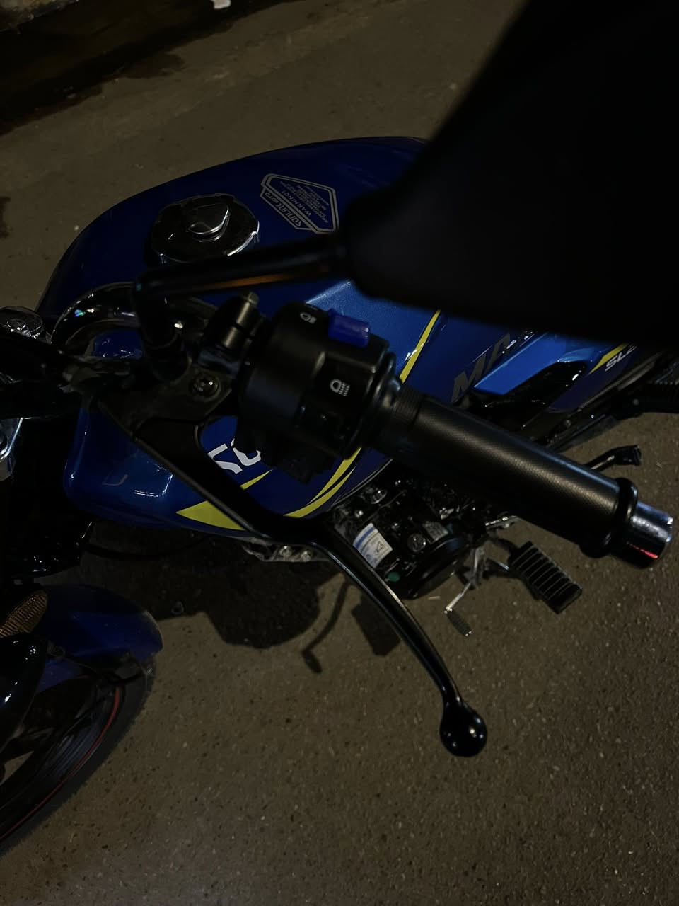 سلام عليكم سونك ماكس دراجه صارلها سبوع مطلعها من الوكاله زيرو مماشيه اقل ال1000 دراجه مواصفاتها معروفه مال شغل اوراقها مال معرض كامله مكينه200cc برغي مابيها نقص تايرات جوب لس دراجه كلش نضيفه السعر مليون و50 وبها مجال مكاني بغداد صليخ ال600 رقم ***********
