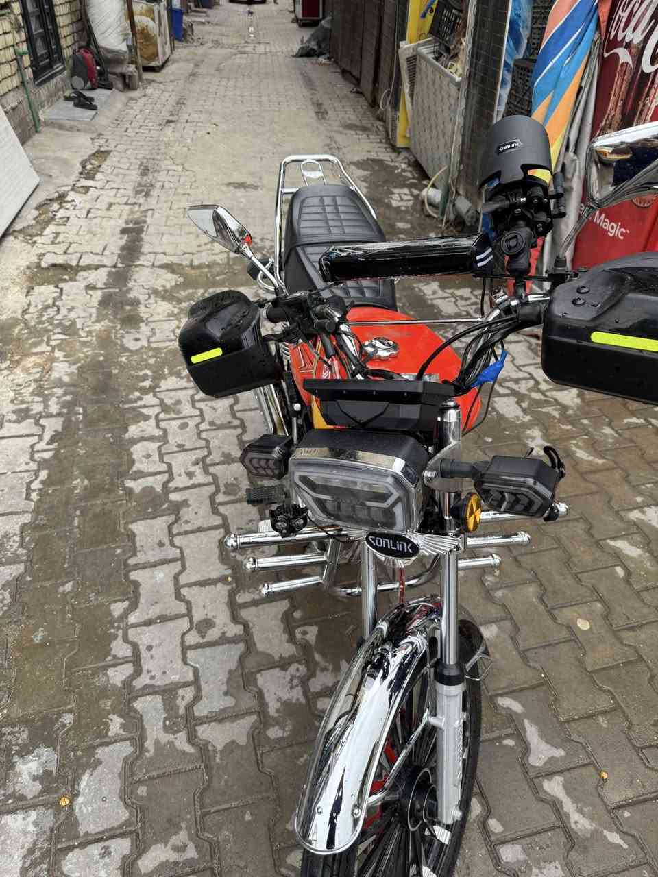 سلام عليكم دراجه ايراني موديل 25 اخت الجديد منزلها رمبه  علا أيدي اوراقها كامله السعر 950 وبي مجال والدراجه مماشيه هواي هذا رقمي ***********
