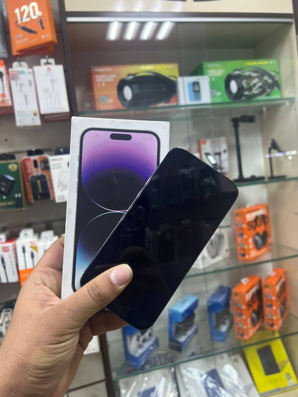 سلام عليكم ايفون 14 برو ماكس للبيع مقفول بي ايكلود سعر350ابيع كوم حديد  تواصل رقم على الرقم ***********
